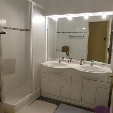 Apartment Centre