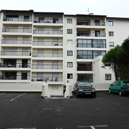 Apartment Centre *
