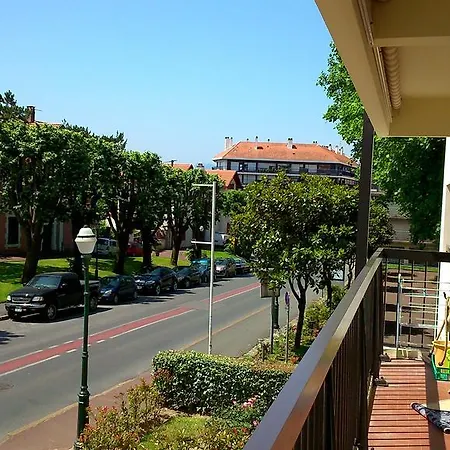 Apartment Centre *